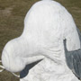 Storchskulptur vor der Werkstatt